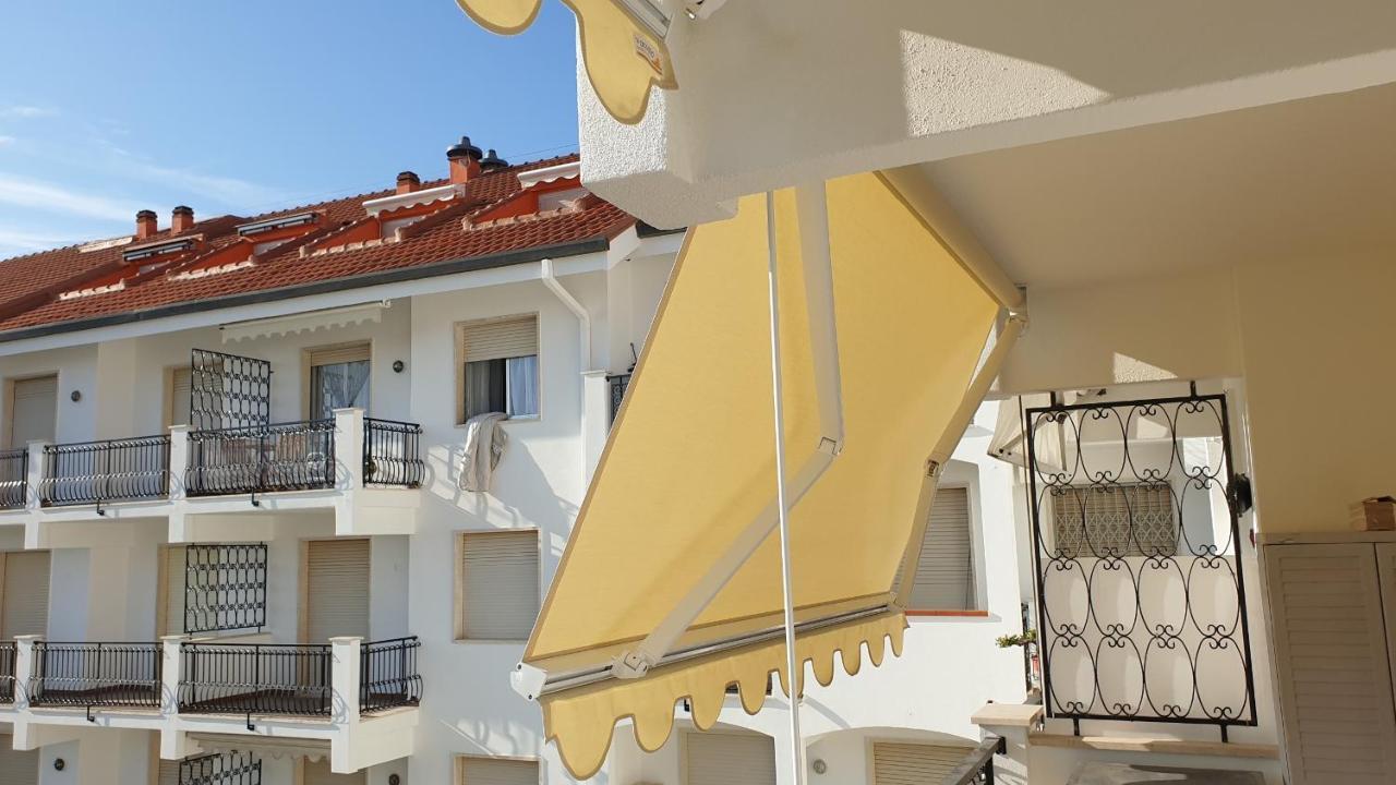 Condominio Ariazzurra S. Bart. San Bartolomeo Al Mare Bagian luar foto