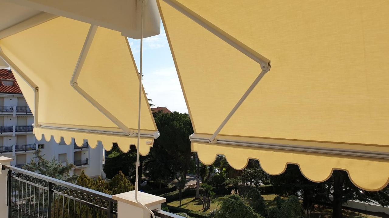 Condominio Ariazzurra S. Bart. San Bartolomeo Al Mare Bagian luar foto