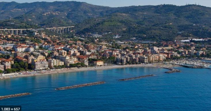 Condominio Ariazzurra S. Bart. San Bartolomeo Al Mare Bagian luar foto