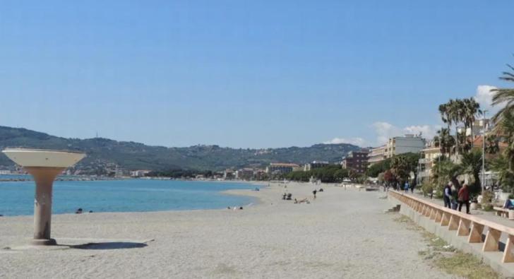 Condominio Ariazzurra S. Bart. San Bartolomeo Al Mare Bagian luar foto
