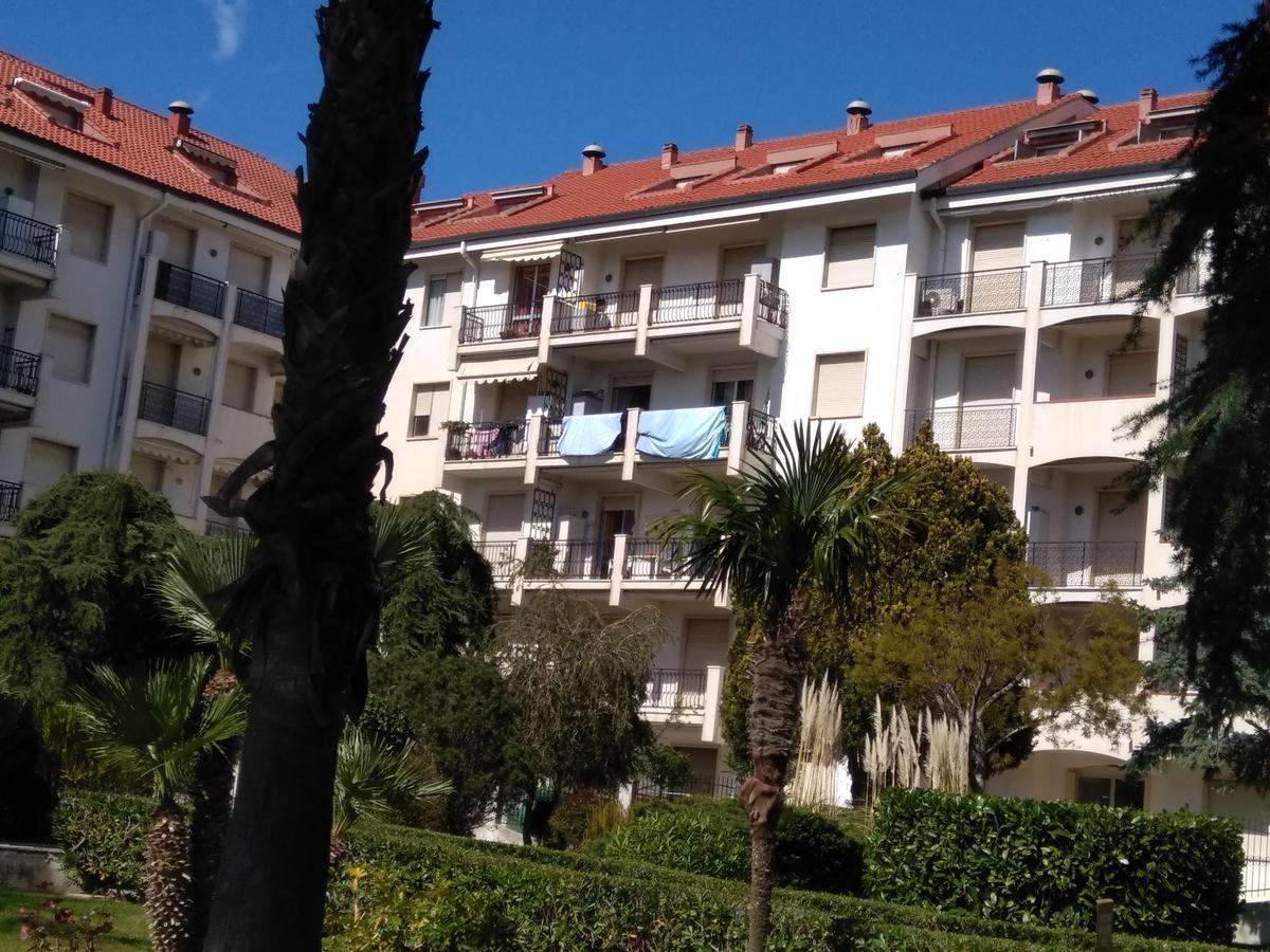 Condominio Ariazzurra S. Bart. San Bartolomeo Al Mare Bagian luar foto