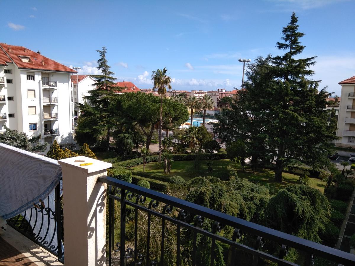 Condominio Ariazzurra S. Bart. San Bartolomeo Al Mare Bagian luar foto