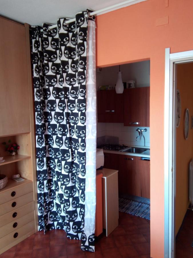 Condominio Ariazzurra S. Bart. San Bartolomeo Al Mare Bagian luar foto